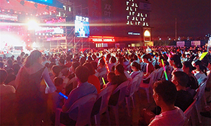 这个炎天，，，有你和音乐就够了