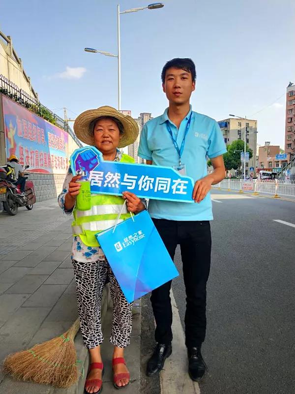 高温下的坚守&mdash;&mdash;致敬最可爱的人，云顶集团3118之家郧阳店&ldquo;夏日送清凉&rdquo;